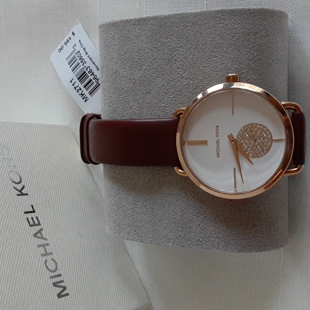 NWT  MK watch